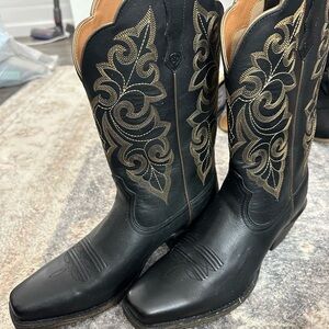 Brand new black Ariat cowboy boots